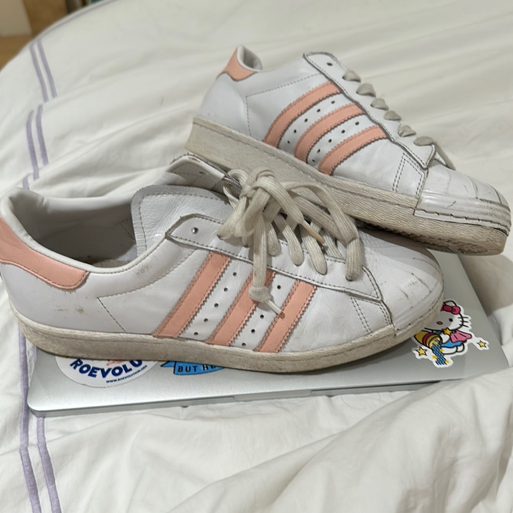 LIGHTLY WORN SNEAKERS